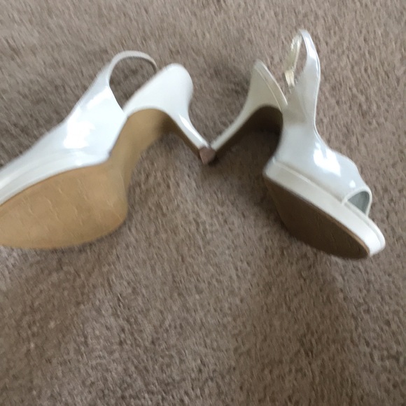 White 4”heel - Picture 2 of 5